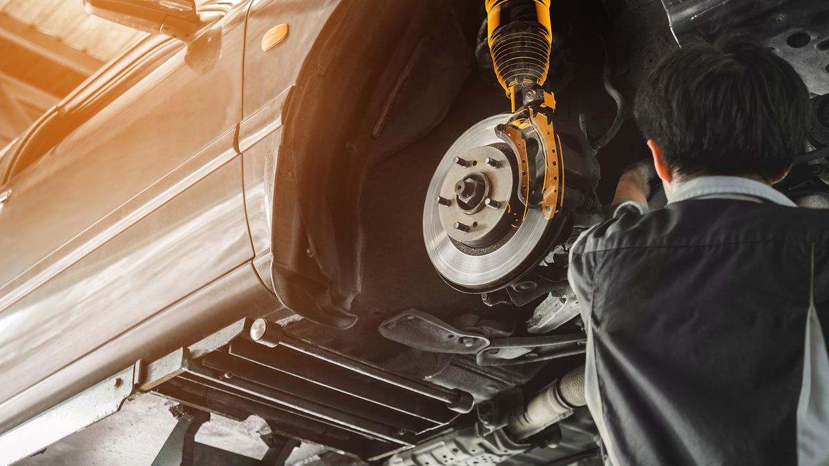 A graphic of a Continental air suspension component on the right front of a vehicle.