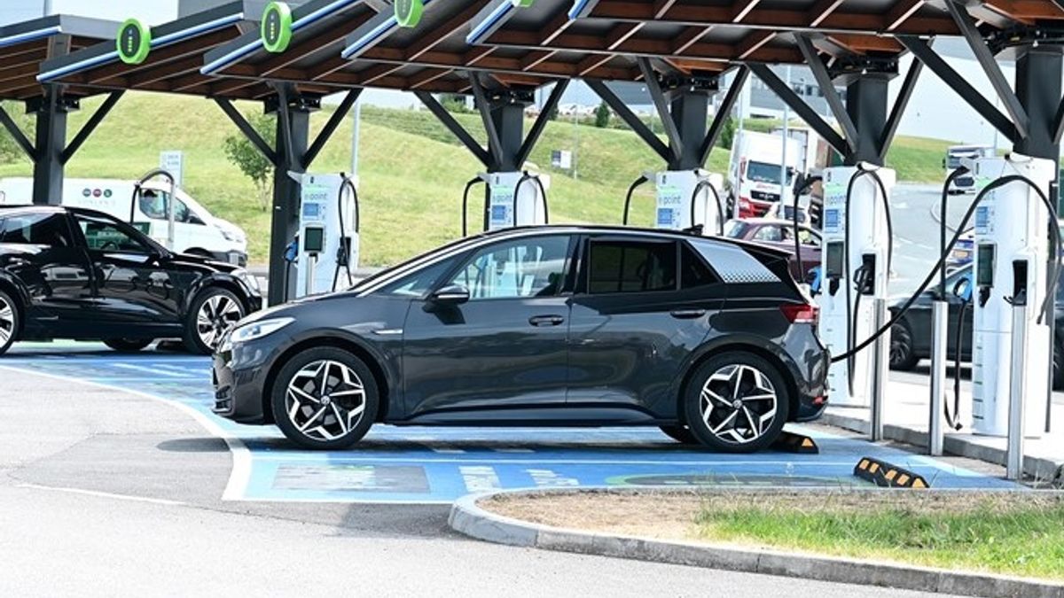 A photo of an EVPoint EV charging station.