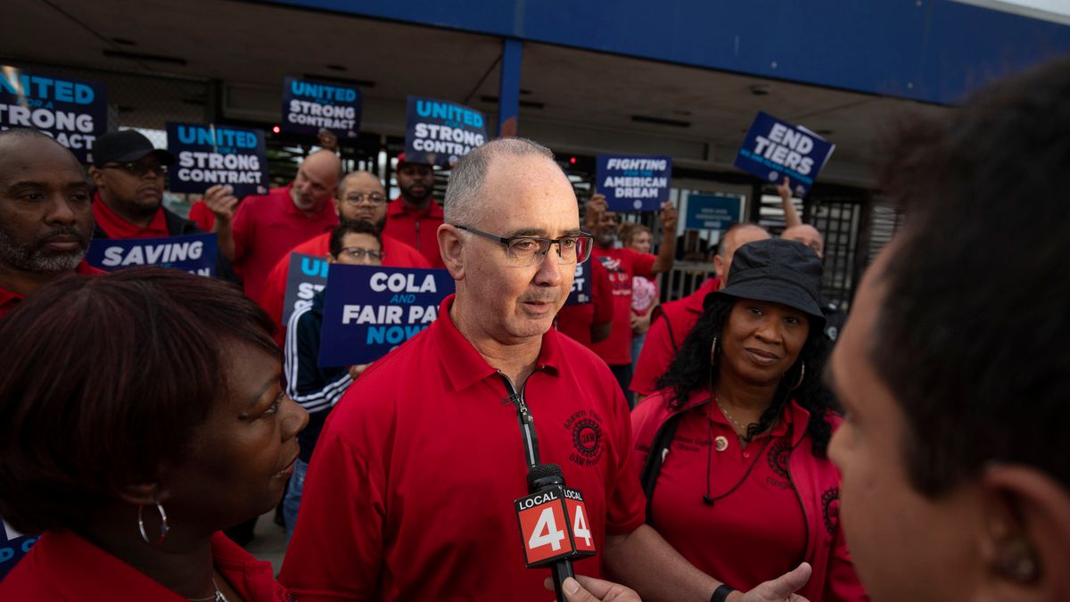 UAW president Shawn Fain speaks with Stellantis workers.